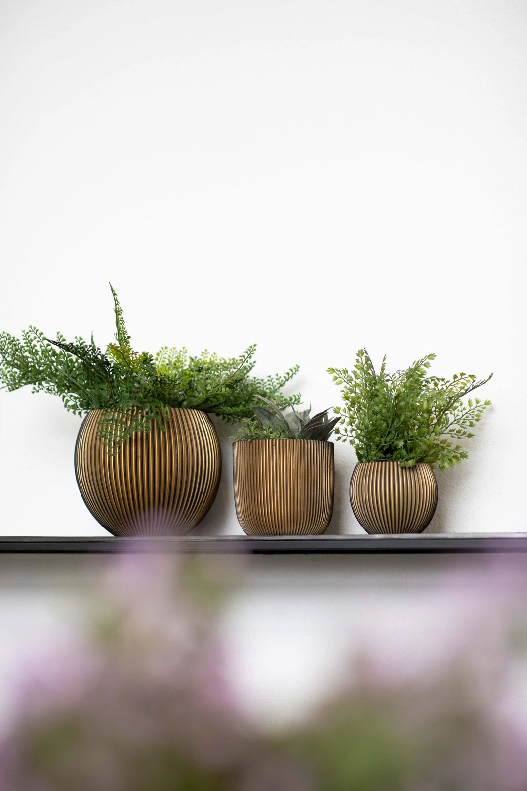 Indoor Groove Vase Ball Black gold